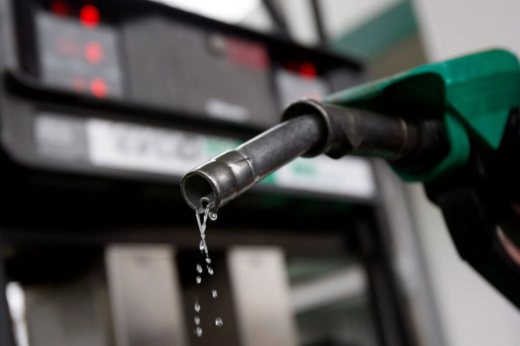 Fuel price update: NNPCL, MRS maintain same rate as crude oil prices drop Fuel price update: NNPCL, MRS maintain same rate as crude oil prices drop