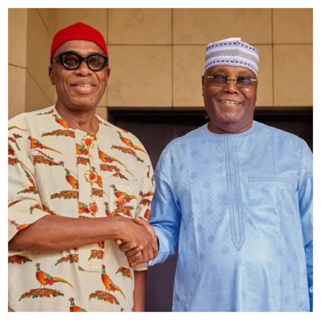 Atiku, Amaechi draw crowd at filling station, promise ‘we’ll bring back fuel subsidy’ Atiku, Amaechi draw crowd at filling station, promise ‘we’ll bring back fuel subsidy’