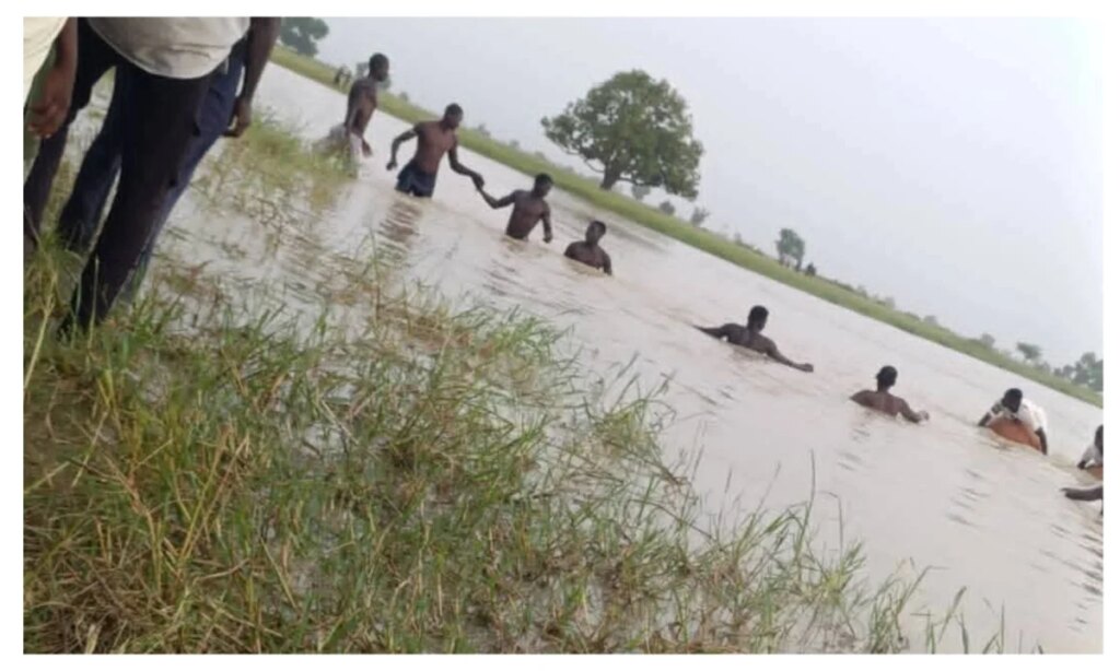 One child rescued, another missing after river incident in Yobe One child rescued, another missing after river incident in Yobe